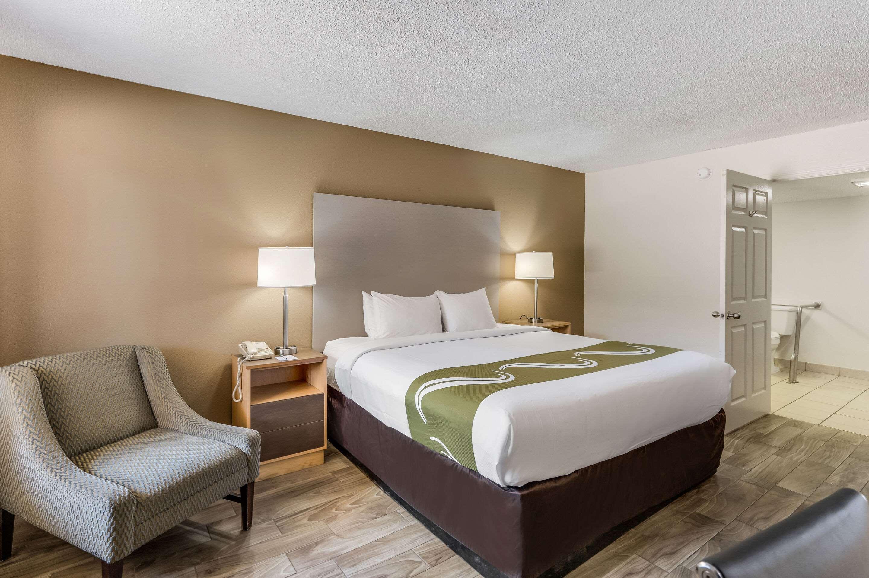 Quality Inn & Suites Hot Springs-Lake Hamilton Екстериор снимка