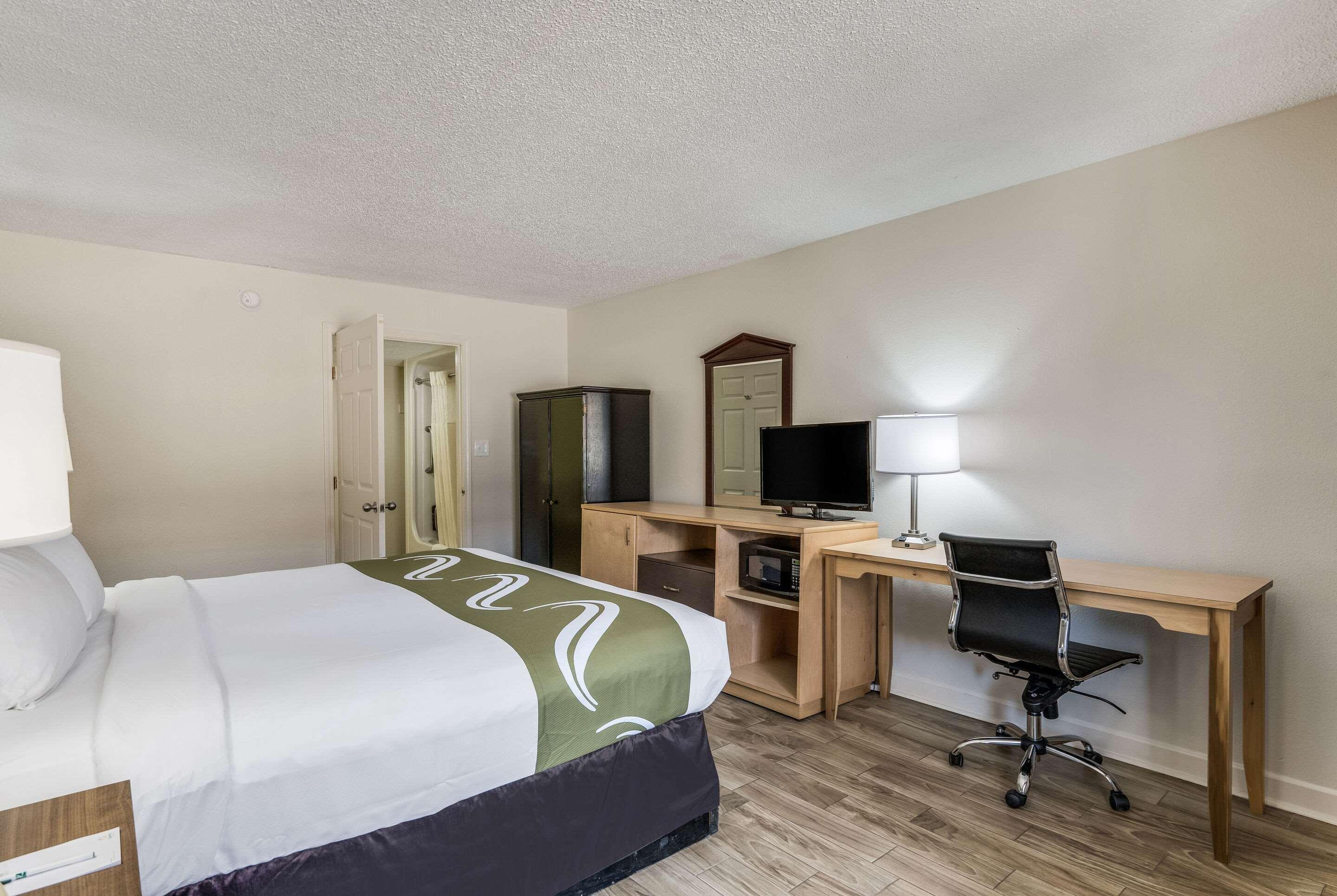 Quality Inn & Suites Hot Springs-Lake Hamilton Екстериор снимка