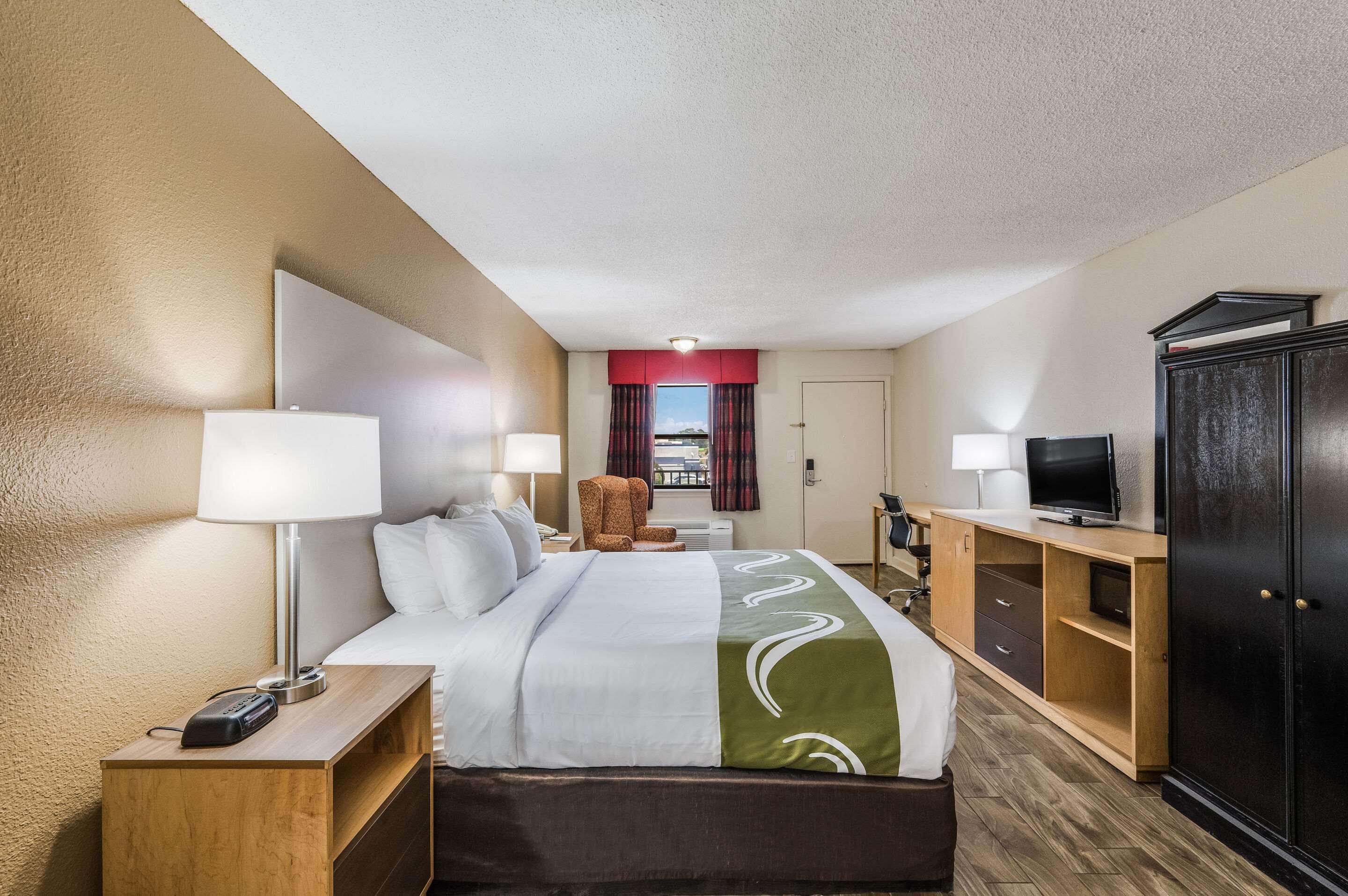 Quality Inn & Suites Hot Springs-Lake Hamilton Екстериор снимка