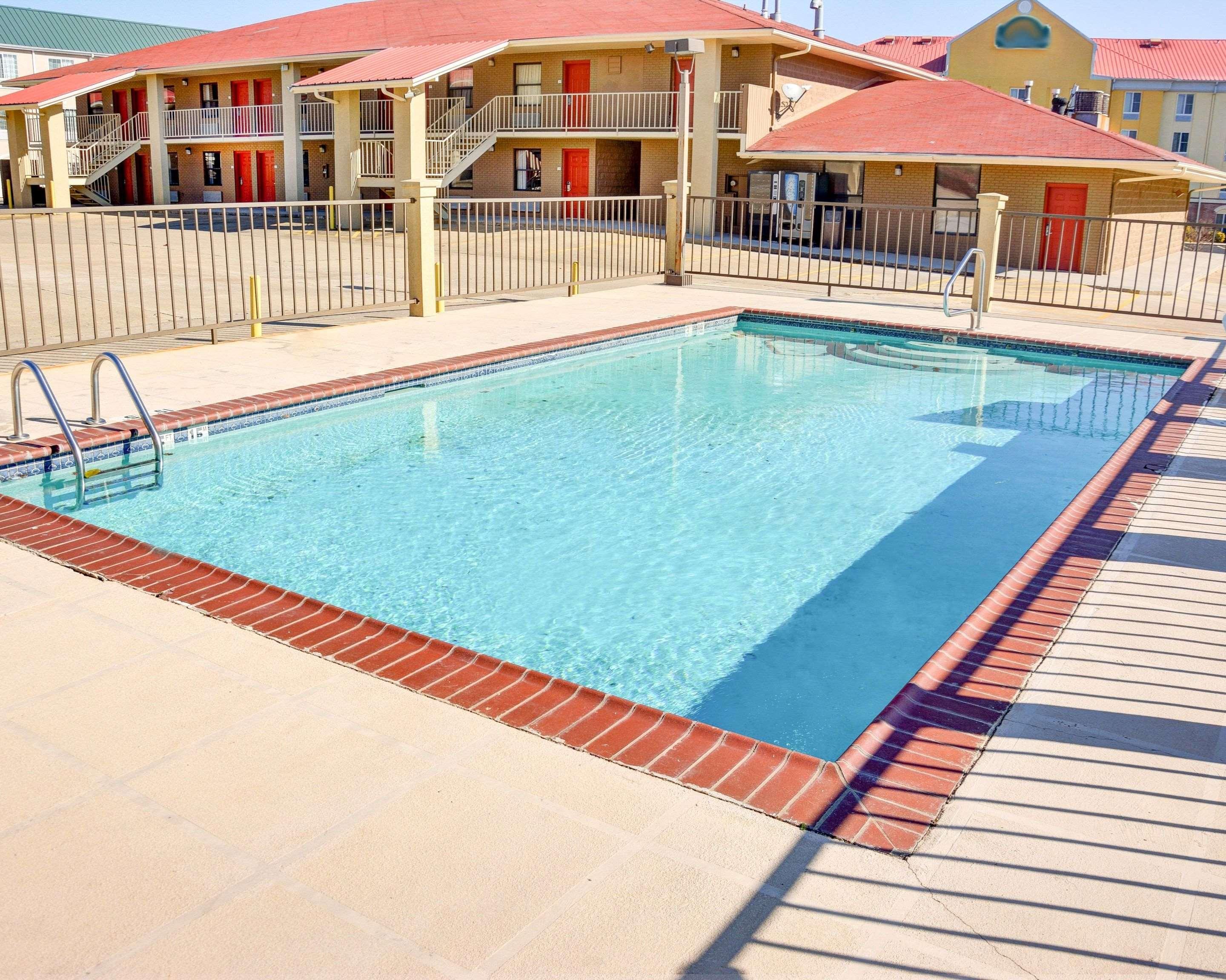 Quality Inn & Suites Hot Springs-Lake Hamilton Екстериор снимка