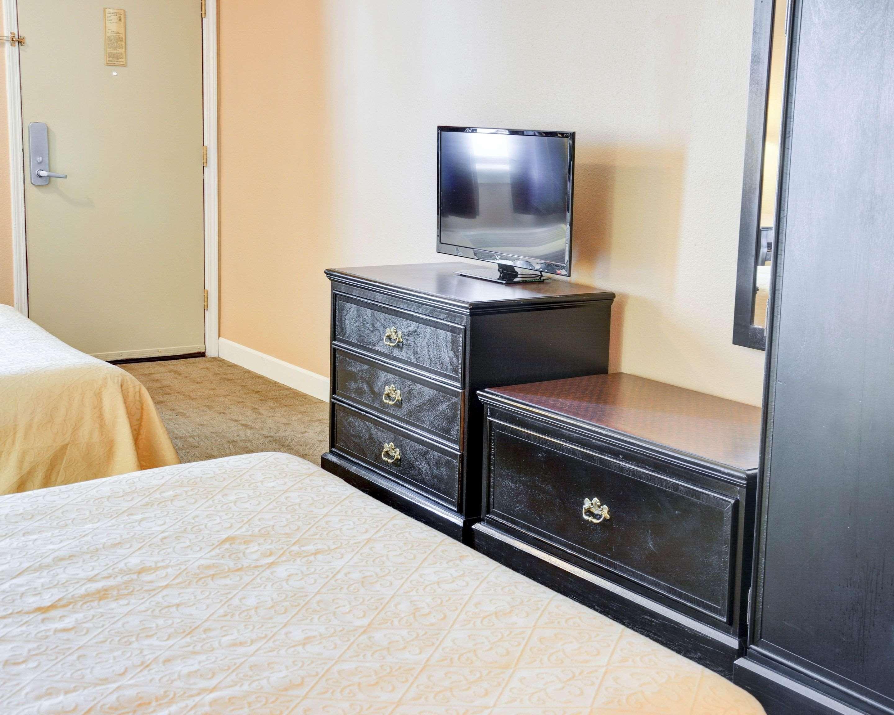 Quality Inn & Suites Hot Springs-Lake Hamilton Екстериор снимка