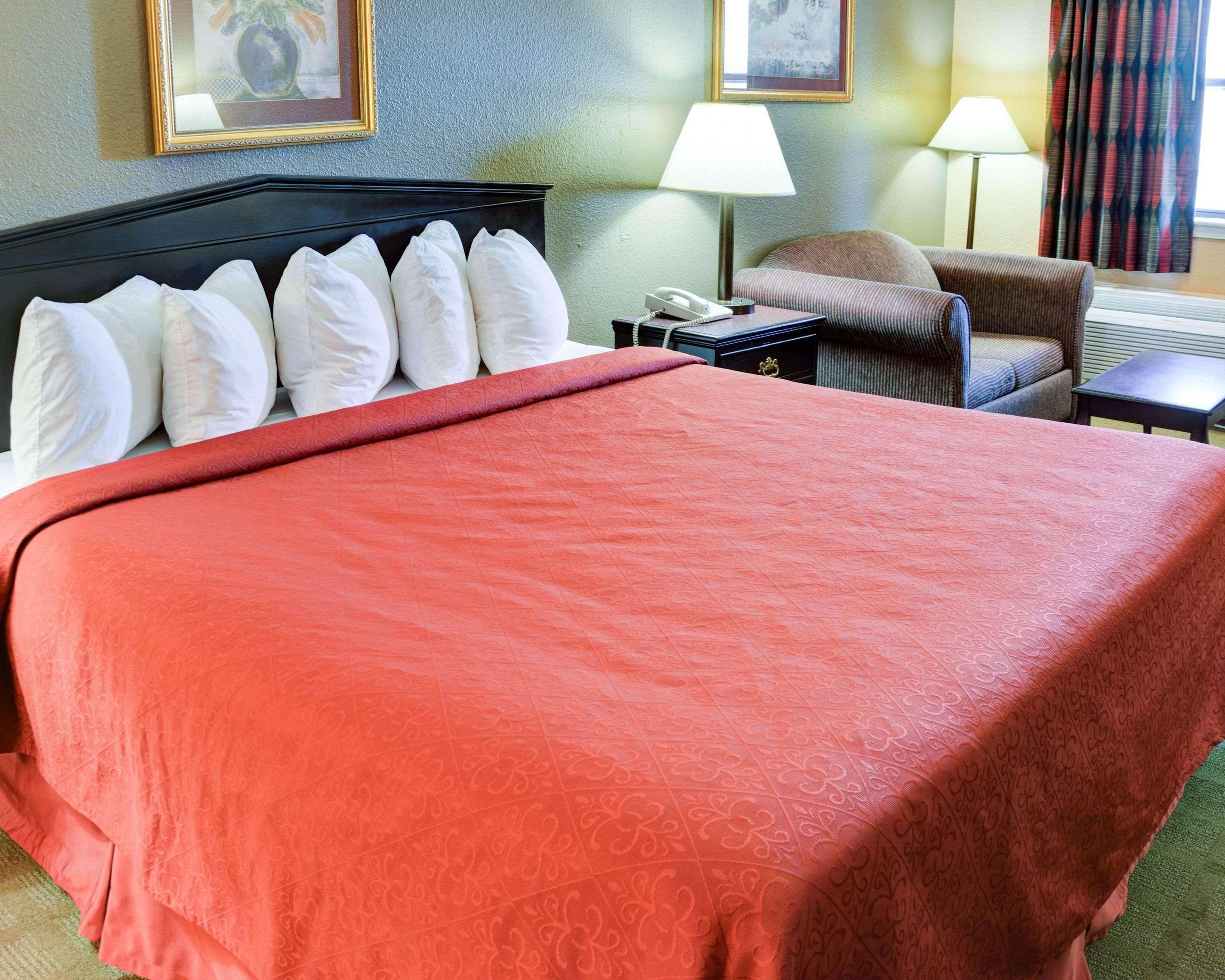 Quality Inn & Suites Hot Springs-Lake Hamilton Екстериор снимка