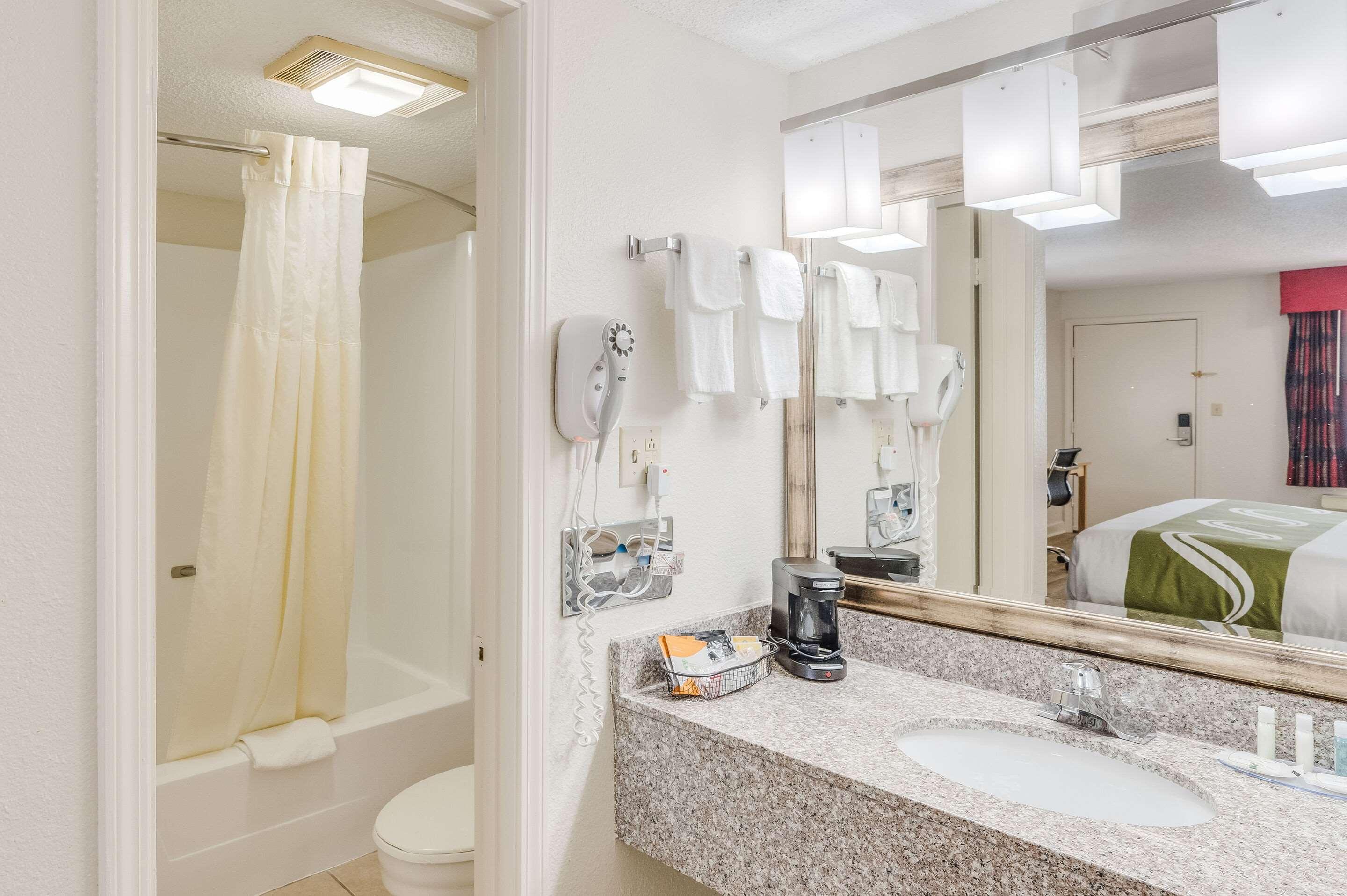 Quality Inn & Suites Hot Springs-Lake Hamilton Екстериор снимка