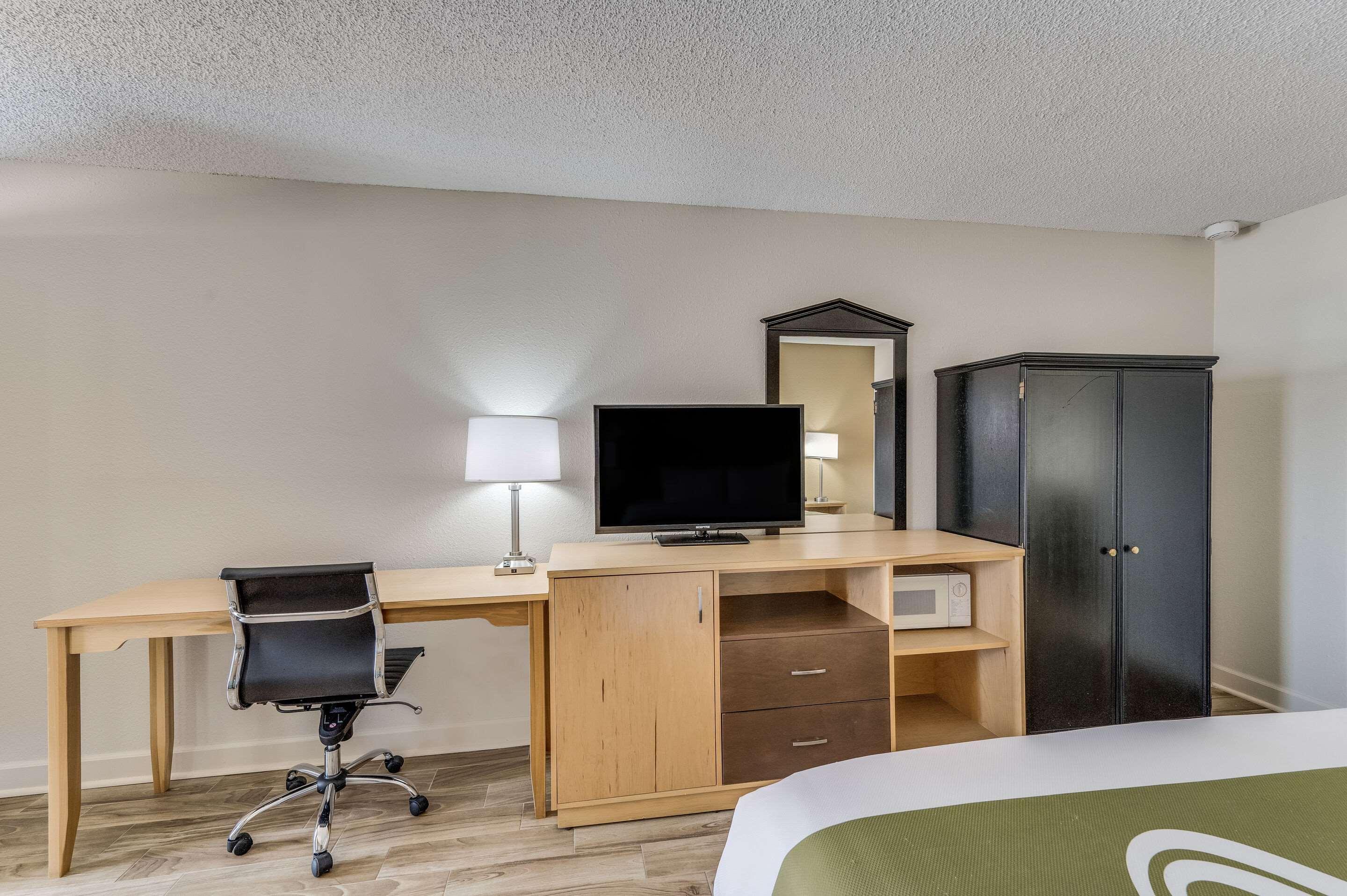 Quality Inn & Suites Hot Springs-Lake Hamilton Екстериор снимка