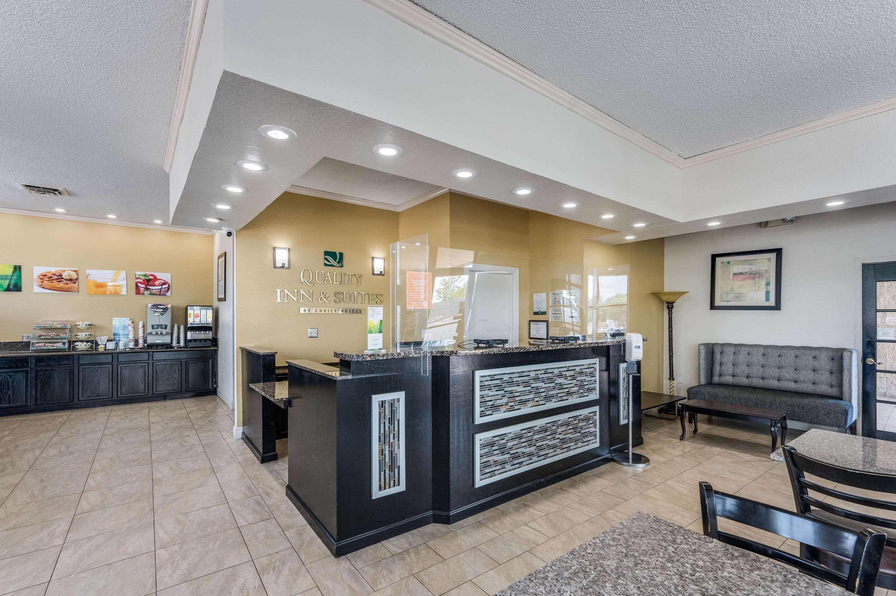 Quality Inn & Suites Hot Springs-Lake Hamilton Екстериор снимка