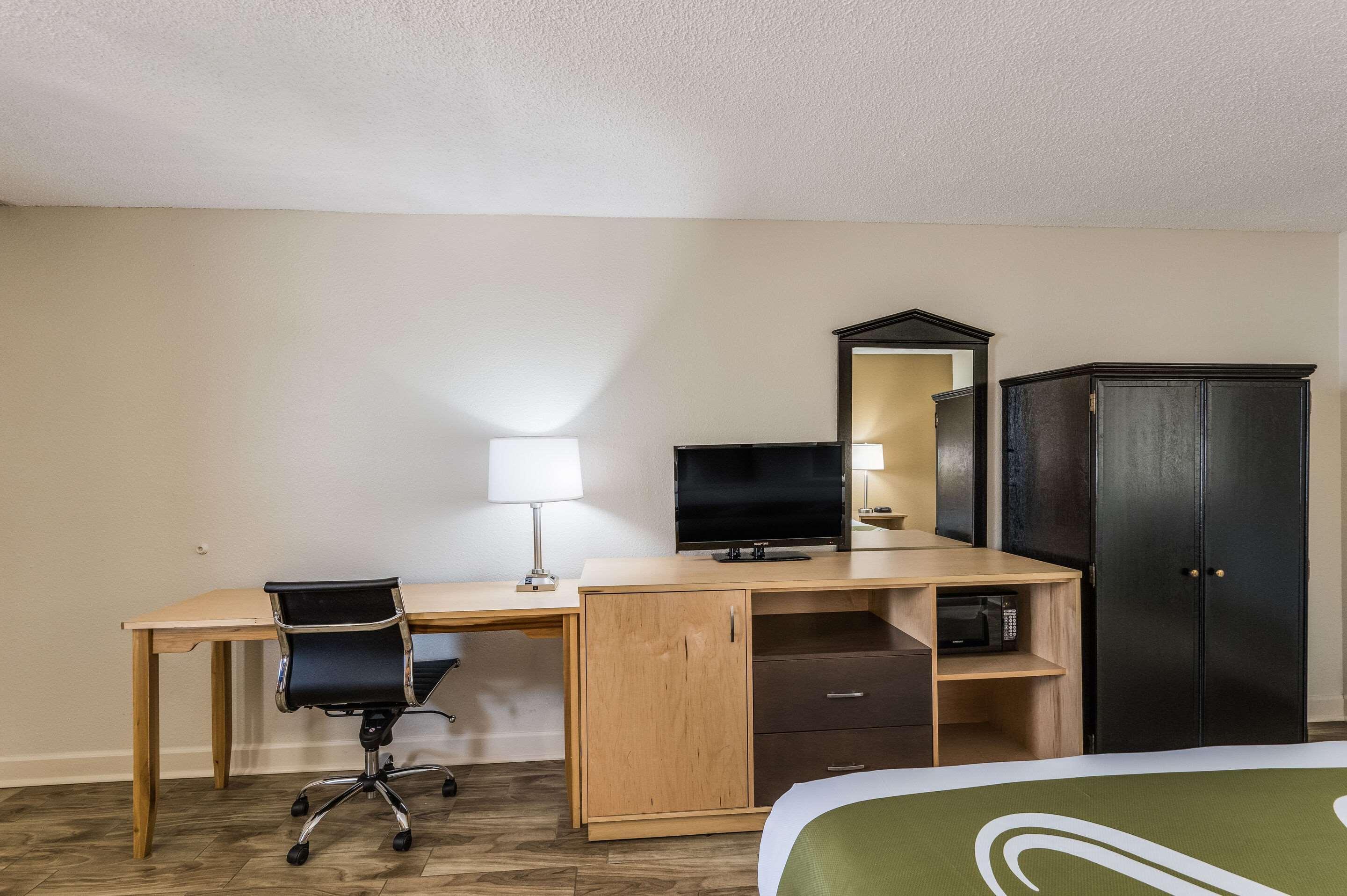 Quality Inn & Suites Hot Springs-Lake Hamilton Екстериор снимка